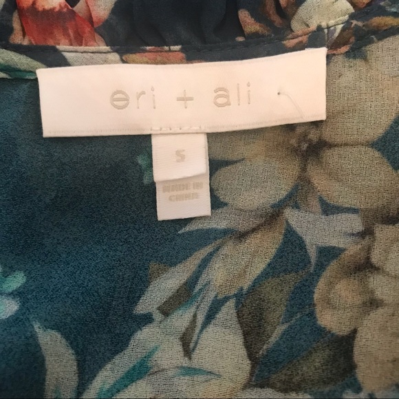 NEW Eri and Ali Floral Top - Picture 4 of 8